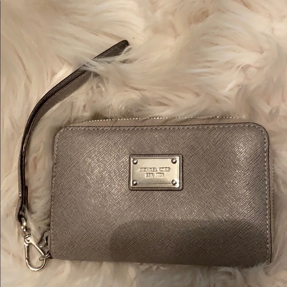 michael kors hand wallet
